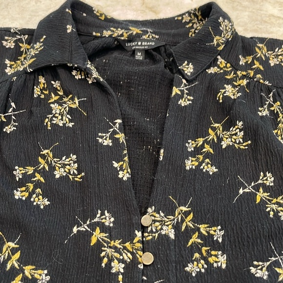 Lucky Brand | V-Neck Button Down Sleeveless Blouse | Black & Gold Floral | M‎ - Picture 5 of 12